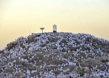 WUKUF. Umat muslim yang tengah menjalankan ibadah haji, memenuhi Jabal Rahmah untuk melakukan wukuf yang berupakan bagian dari ibadah haji di Padang Arafah, Mekah, Arab Saudi, dalam rangkaian haji tahun kemarin.
ANTARA