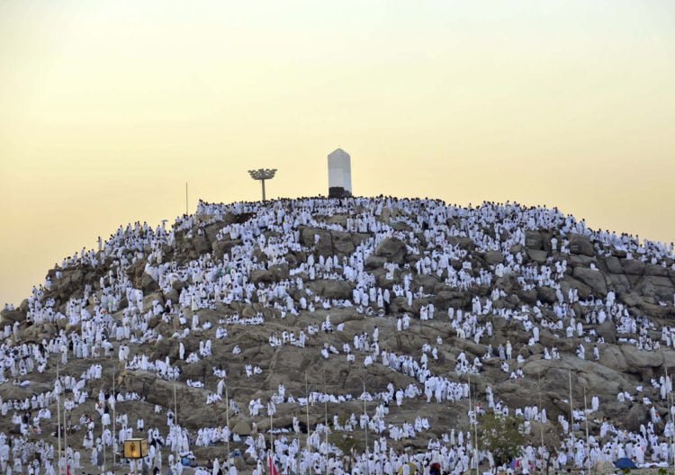 WUKUF. Umat muslim yang tengah menjalankan ibadah haji, memenuhi Jabal Rahmah untuk melakukan wukuf yang berupakan bagian dari ibadah haji di Padang Arafah, Mekah, Arab Saudi, dalam rangkaian haji tahun kemarin.
ANTARA