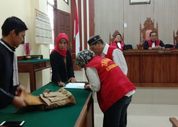 Pasutri Pencuri Ponsel Divonis 1 Tahun Penjara