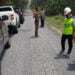 MONITORING. PT Waskita Karya bersama Dinas PUPR Tulangbawang Barat melakukan monitoring pengerjaan perbaikan ruas jalan Way Kenanga yang rusak akibat aktivitas pengerjaan Jalan Tol Lintas Sumatera (JTTS), Rabu (5/9). (DOKUMENTASI PUPR TUBABA)