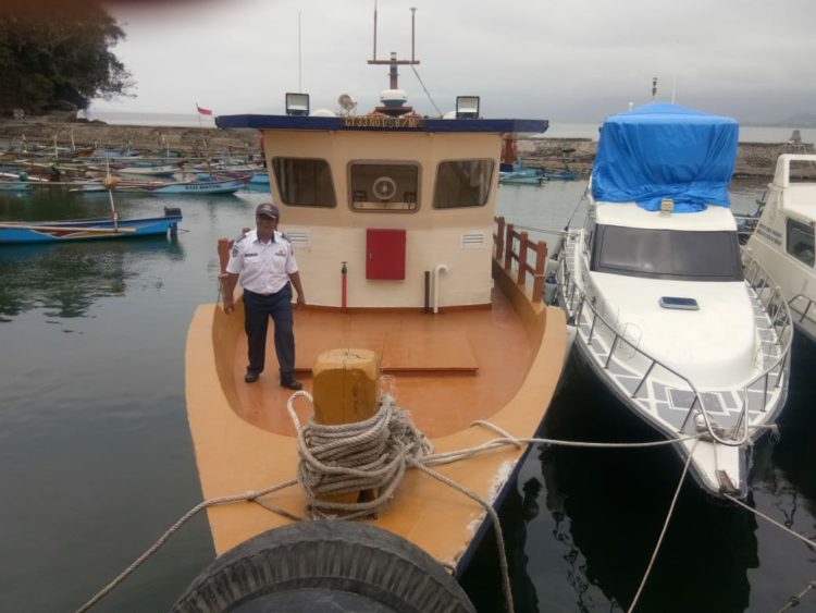 DERMAGA. Dermaga Kualastabas, Kelurahan Pasarkrui, Kecamatan Pesisir Tengah, Pesisir Barat, Senin (30/9). LAMPUNG POST/YON FISOMA