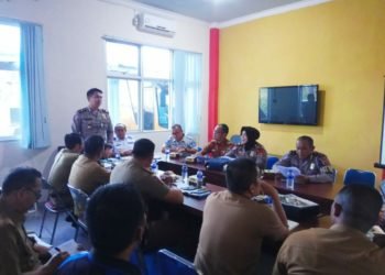 PEMBAHASAN LALU LINTAS. Forum Komunikasi Lalu Lintas Lampung Selatan membahas lalu lintas di wilayah Kabupaten Lamsel, di ruang rapat Kepala Dishub Lamsel, Senin (30/9). LAMPUNG POST/JUWANTORO