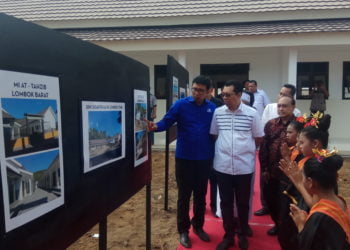 SEKOLAH BARU. Gubernur Nusa Tenggara Barat Zulkieflimansyah meninjau sekolah baru dari hasil bantuan Dompet Kemanusiaan Media Group, beberapa waktu lalu.
(MI)