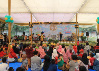 HUT PENAMART. Ratusan siswa PAUD, TK, dan SD bersama orang tuanya mengikuti lomba menggambar dan mewarnai dalam rangkaian HUT ke-10 Penamart, Minggu (8/9). n DOKUMEN PENAMART