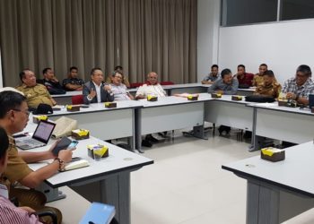 PORWIL. Suasana rapat Bidang Pembinaan dan Prestasi (Binpres), Senin (9/9), di ruang rapat Pascasarjana UBL, Bandar Lampung. Ketua Umum KONI Lampung, Yusuf Sulfarano Barusman menegaskan saat ini konsentrasi KONI Lampung harus tertumpu pada satu titik, yakni Porwil.(DOK HUMAS KONI)