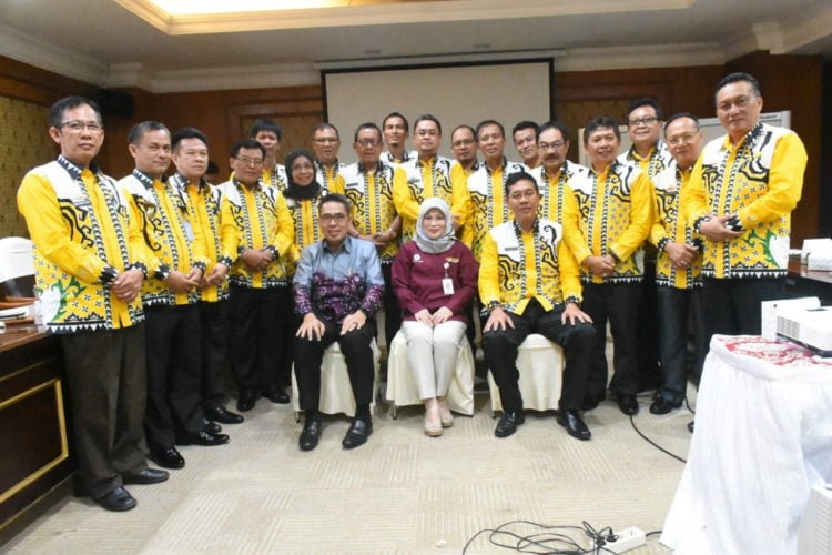 STUDI SAKIP. Bupati Lampung Timur Zaiful Bokhari beserta jajaran Pemkab setempat berfoto bersama sebelum mengikuti kegiatan pendampingan dan penerapan SAKIP di Kemenpan-RB, Jumat (27/9). (DOKUMENTASI HUMAS PEMKAB LAMTIM)