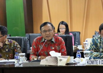 DPD. Anggota Dewan Perwakilan daerah (DPD) asal Lampung Anang Prihantoro saat rapat bersama anggota DPD yang lain. Sehari sebelum habis masa jabatan, Anang menyampaikan sederet PR bagi DPD baru asal Lampung. (DOKUMENTASI DPD)