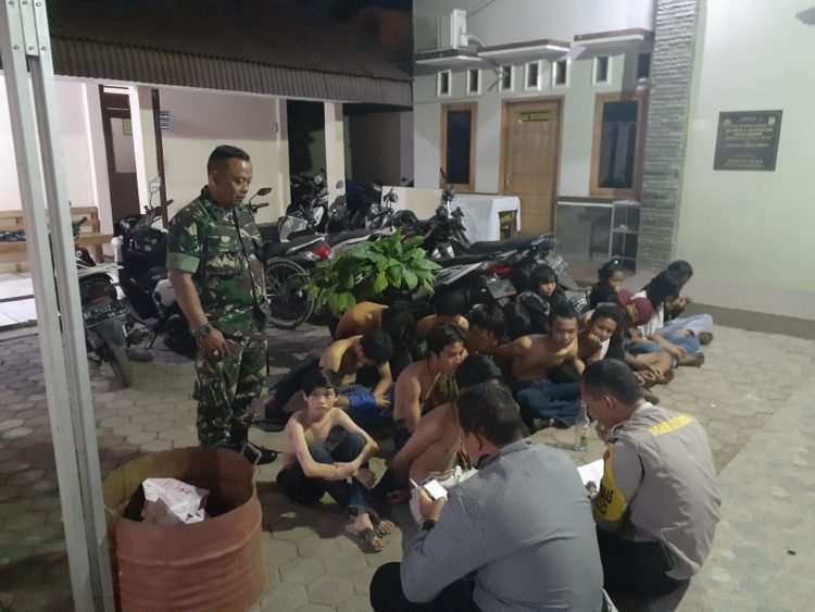 Warga Tangkap Anak Punk Pencuri Ponsel