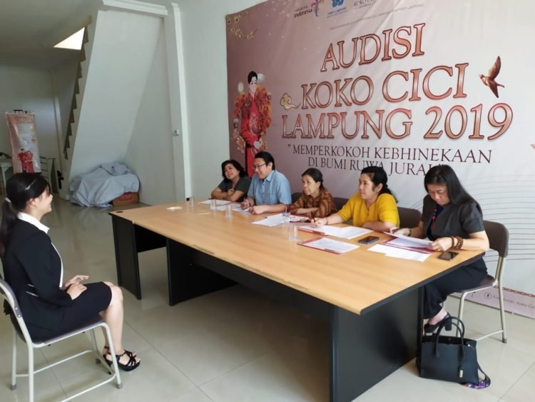 AUDISI KOKO CICI. Salah satu pendafatr audisi Koko Cici Lampung 2019 di Kantor PSMTI Lampung, Bandar Lampung, Minggu (22/9). (ISTIMEWA)