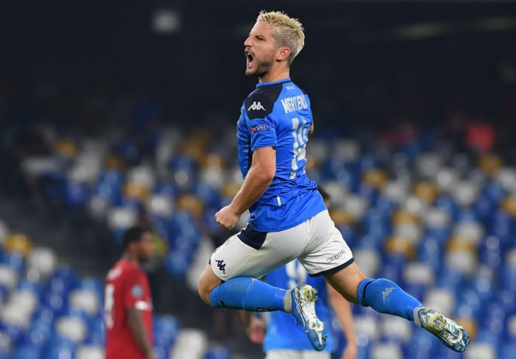 CETAK GOL. Pemain Napoli, Dries Mertens, melakukan selebrasi usai mencetak gol saat melawan Liverpool pada matchday 1 Grup E Liga Champions, di Stadion San Paolo, Rabu (18/9) dini hari WIB. Napoli memenangi laga dengan skor akhir 2-0.(AFP/ANDREAS SOLARO)
