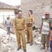 TINJAU BEDAH RUMAH. Wakil Bupati Pringsewu Fauzi didampingi Lurah Pringsewu Barat Elfa Yuli saat meninjau warga penerima bedah rumah, Selasa (8/10). (DOKUMENTASI HUMAS PEMKAB PRINGSEWU)