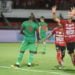 Penyerang Bali United Ilija Spasojevic (kanan). (ANTARA/FIKRI YUSUF)