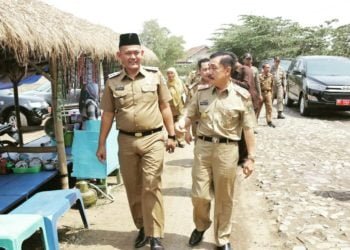 SOSIALISASI KARTU TANI. Wakil Bupati Pringsewu Fauzi bersama Kadis Tanaman Pangan dan Hortikultura Provinsi Lampung Achmad Chrisna Putra saat sosialisasi kartu Petani Berjaya, Selasa (15/10). DOKUMENTASI PEMKAB PRINGSEWU