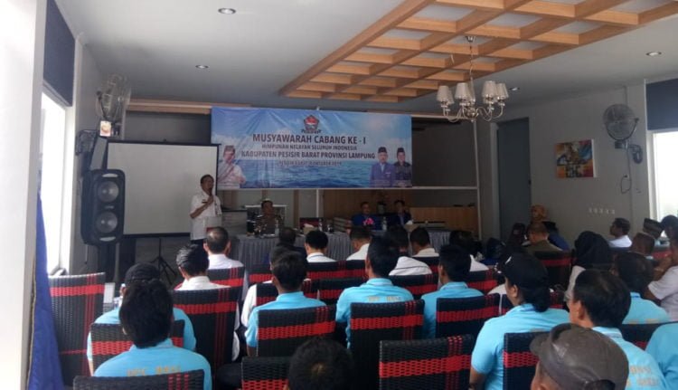 MUSCAB HSNI. HNSI Pesisir Barat melaksanakan musyawarah cabang (muscab) pertama di Hotel Sartika, Pekon Serai, Kecamatan Pesisir Tengah, Rabu (9/10). (LAMPUNG POST/YON FISOMA)