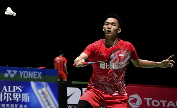 Tunggal putra Indonesia Jonatan Christie saat tampil pada Kejuaraan Dunia Bulu Tangkis 2019 di St. Jakobshalle, Basel, Swiss, Selasa (20/8). (ANTARA/HAFIDZ MUBARAK)