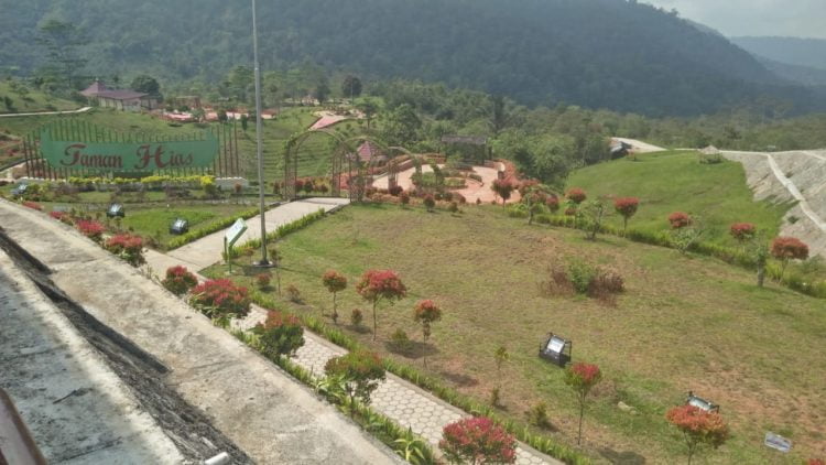 Panorama Kebun Raya Liwa, Lampung Barat, Kamis(31/10). ELIYAH