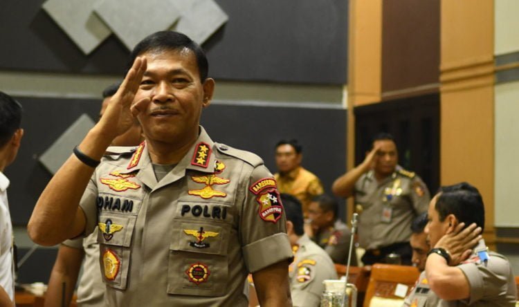 UJI KELAYAKAN DAN KEPATUTAN. Calon Kapolri Komjen Idham Aziz bersiap mengikuti uji kelayakan dan kepatutan Kapolri di ruang Komisi III, Komplek Parlemen, Jakarta, Rabu (30/10). Idham Aziz merupakan calon tunggal yang diajukan Presiden Joko Widodo sebagai kapolri untuk menggantikan Tito Karnavian yang kini menjabat sebagai mendagri. (ANTARA/MUHAMMAD ADIMAJA)