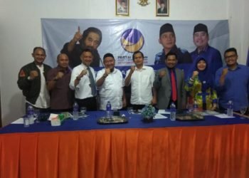 VISI MISI. Bakal calon wakil wali kota yang juga Plt Ketua PAN Bandar Lampung Hanafi Hamidi usai menyampaikan visi dan misinya di Kantor DPD Partai NasDem Bandar Lampung, Rabu (30/10).
LAMPUNG POST/FEBI HERUMANIKA