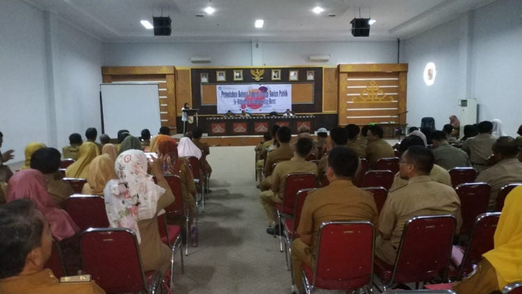 PEMBINAAN BAHASA. Kantor Bahasa Lampung melakukan penyuluhan penggunaan bahasa Indonesia kepada pejabat di lingkungan Pemerintah Kabupaten Tulangbawang Barat selama tiga hari, 7—9 Oktober 2019. (DOKUMENTASI KBL)