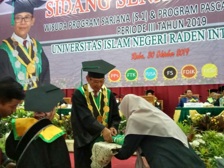 Wisuda UIN Raden Intan. (LAMPUNG POST/UMAR ROBANI)