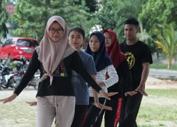 Salah satu kegiatan di Unit Kegiatan Mahasiswa. (LAMPUNG POST/SUKISNO)