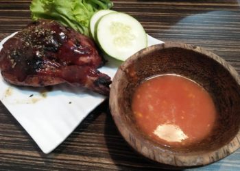 Ayam bakar rempah bumbu rempah yang nikmat. (LAMPUNG POST/SUKISNO)