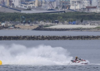JUARA DUNIA. Atlet jetski Indonesia Aero Sutan Aswar saat berlaga pada ajang Jetracer World Championship 2019 di Jetski Indonesia Academy, Ancol, Jakarta, Maret lalu. Aero merebut gelar juara dunia pada Kejuaraan Dunia Jetski 2019 di Lake Havasu City, Arizona, Amerika Serikat, 5—13 Oktober. (ANTARA/HAFIDZ MUBARAK A)