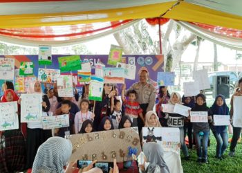 Tim GLD Lambar kampanye memerangi sampah plastik. (Eliyah)