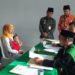 ISBAT NIKAH. Kepala Dinas Kependudukan dan Catatan Sipil Lampung Utara Maspardan memantau sidang isbat nikah bagi pasangan nikah siri belum memiliki akta nikah, di kantor Kecamatan Sungkai Tengah. FAJAR NOFITRA