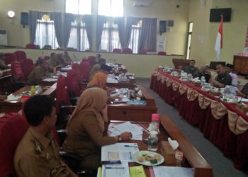 Hearing Pansus DPRD Lambar dengan OPD terkait perubahan Perda retribusi jasa umum.Eliyah