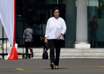 Menteri Keuangan Sri Mulyani menjadi orang pertama yang tiba di Istana Kepresidenan, Jakarta, Selasa, 22 Oktober 2019. Kehadiran Sri Mulyani untuk memenuhi panggilan Presiden Joko Widodo untuk mengisi posisi calon menteri Kabinet 2019-2024. MI/Susant