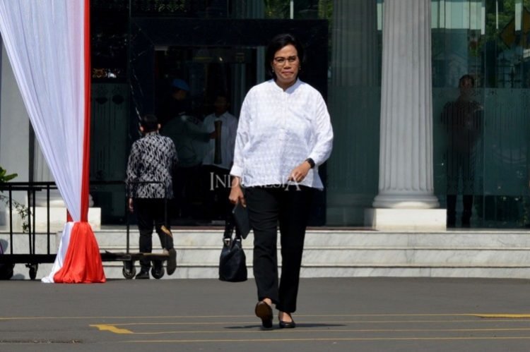 Menteri Keuangan Sri Mulyani menjadi orang pertama yang tiba di Istana Kepresidenan, Jakarta, Selasa, 22 Oktober 2019. Kehadiran Sri Mulyani untuk memenuhi panggilan Presiden Joko Widodo untuk mengisi posisi calon menteri Kabinet 2019-2024. MI/Susant