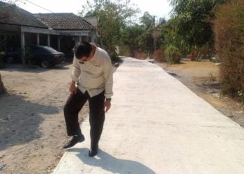 Desa Durian Bangun Drainase dan Cor Beton