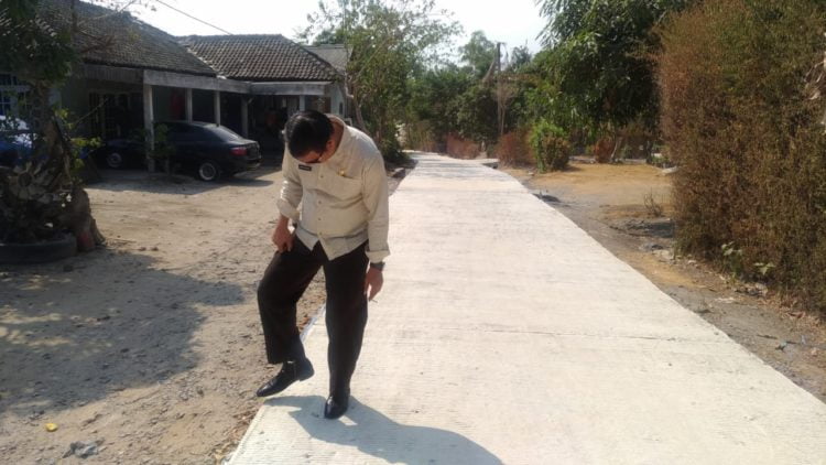 Desa Durian Bangun Drainase dan Cor Beton