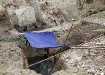 JEMBATAN WAY PELUS. Pengerjaan pembangunan jembatan Way Pelus di Desa Seloretno, Kecamatan Sidomulyo, Lampung Selatan, diragukan selesai tepat waktu. LAMPUNG POST/PERDHANA WIBYSONO