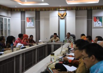 GELAR FGD. Pemkab Lambar menggelar diskusi kelompok terarah (DKT) atau focus group discussion (FGD) penguatan konsep Lampung Barat sebagai kabupaten konservasi. DOK HUMAS PEMKAB LAMBAR