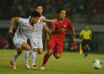 Timnas Indonesia ketika menghadapi Vietnam dalam Kualifikasi Piala Dunia 2022 zona Asia. (Foto: Antara/Nyoman Budhiana)