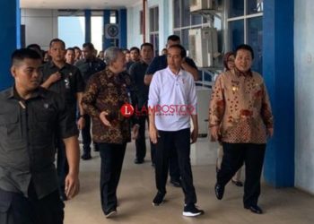 Presiden Joko Widodo menyempatkan diri untuk melakukan kunjungan di Rumah Sakit Umum Daerah (RSUD) Abdul Moeloek Provinsi Lampung, Jumat Pagi, 15 November 2019. Dok