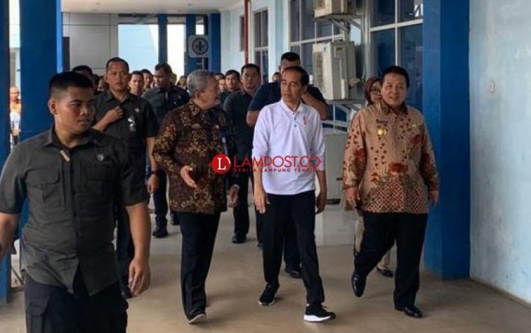 Presiden Joko Widodo menyempatkan diri untuk melakukan kunjungan di Rumah Sakit Umum Daerah (RSUD) Abdul Moeloek Provinsi Lampung, Jumat Pagi, 15 November 2019. Dok