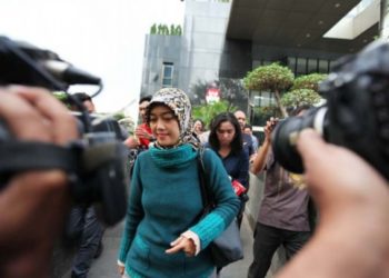 Wakil Gubernur Lampung Chusnunia Chalim alias Nunik berjalan meninggalkan Gedung KPK, Jakarta, Kamis 4 Juli 2019. Dok. MI/ROMMY PUJIANTO