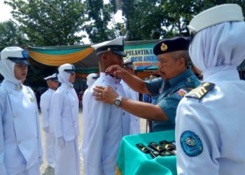 Upacara pelantikan taruna SMKN 6 Bandar Lampung di halaman sekolah, Rabu 13 November 2019. Umar Robani