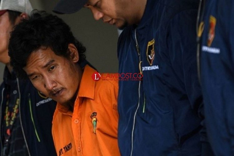 Tersangka penyiram air keras Vindra Yuniko. Foto: ANT/Aditya Pradana Putra