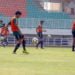BERLATIH. Sejumlah pemain Timnas U-19 Indonesia berlatih di Stadion Pakansari, Cibinong, Bogor, Jawa Barat, Jumat (25/10). (ANTARA/YULIUS SATRIA WIJAYA)