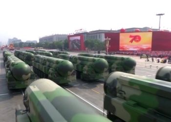 Deretan rudal DF-41 milik Tiongkok yang dipamerkan saat parade militer. Foto: CCTV/CNN