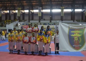 RAIH MEDALI. Cabor kempo kontingen Lampung berhasil meraih medali perak dan perunggu pada Pekan Olahraga Wilayah (Porwil) Sumatera di Bengkulu, Jumat (1/11).(DOK KONI LAMPUNG)