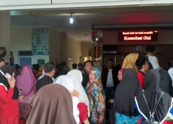 PENGUMUMAN PEGAWAI. Pengumuman pegawai BLUD non-PNSD RSD HM Mayjen Ryacudu Kotabumi diprotes peserta gagal yang kebanyakan berasal dari tenaga kerja sukarela (TKS), Jumat (6/12). n LAMPUNG POST/FAJAR NOFITRA