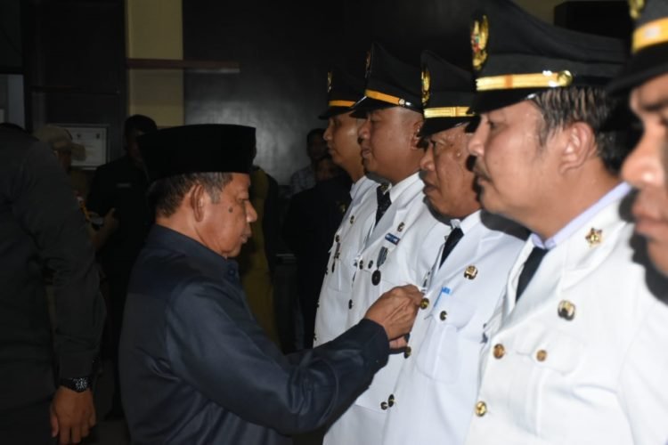 LANTIK PEJABAT ESELON. Wakil Bupati Tulangbawang Barat melantik 89 pejabat eselon II, III, dan IV di lingkungan Pemkab setempat, Senin (23/12). n DOK PEMKAB TULANGBAWANG BARAT