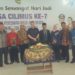 PERESMIAN. Kades Cilimus bersama Bupati Pesawaran Dendi Ramadhona seusai peresmian balai desa dan balai pertemuan sekaligus peringatan HUT ke-7 desa setempat, Minggu (8/12). LAMPUNG POST/PUTRA PANCASILA SAKTI