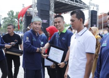 HARI KESEHATAN. Bupati Kabupaten Way Kanan Raden Adipati Surya menghadiri peringatan Hari Kesehatan Nasional ke-55 tingkat kabupaten tahun 2019, di lapangan Korpri, Selasa (10/12). LAMPUNG POST/CANDRA PUTRA WIJAYA