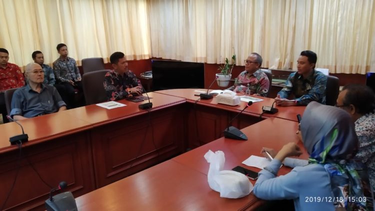 AUDIENSI Bupati Lampung Barat Parosil beraudensi dengan Dirjenbun Kementerian Pertanian dalam rangka peningkatan pembangunan, Rabu (18/12). DOKUMENTASI DISBUN LAMBAR